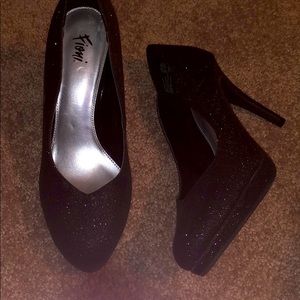 Fioni Black Sparkly Holiday Heel 8.5